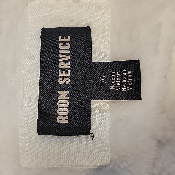 NWOT, Room Service Cozy White Robe - Picture 3 of 5
